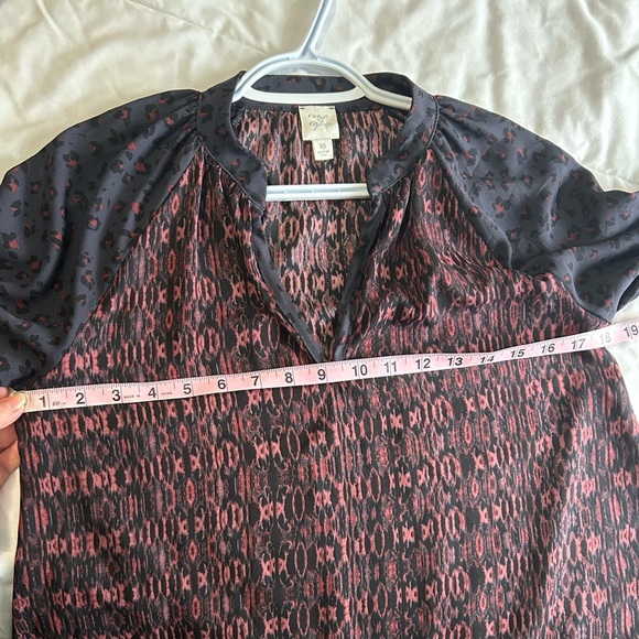 Roan + Ryan Animal Print Blouse - Picture 4 of 6